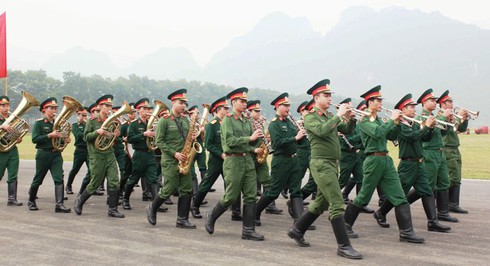 Đặc công ngụy trang biểu diễn khai mạc Giải bắn súng quân đội Asean - ảnh 12