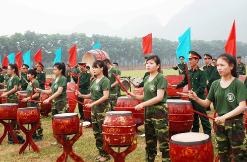 Đặc công ngụy trang biểu diễn khai mạc Giải bắn súng quân đội Asean - ảnh 2