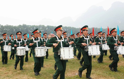 Đặc công ngụy trang biểu diễn khai mạc Giải bắn súng quân đội Asean - ảnh 8