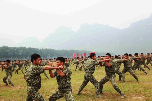 Đặc công ngụy trang biểu diễn khai mạc Giải bắn súng quân đội Asean - ảnh 7