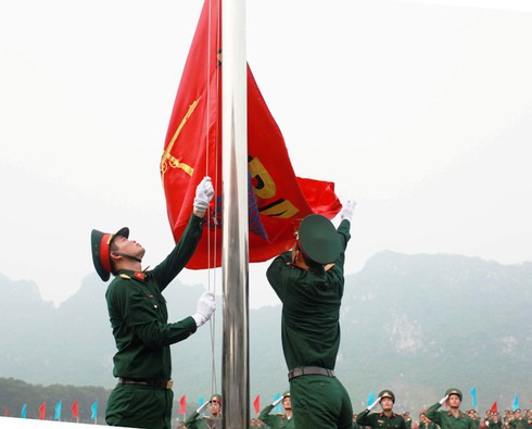 Đặc công ngụy trang biểu diễn khai mạc Giải bắn súng quân đội Asean - ảnh 14