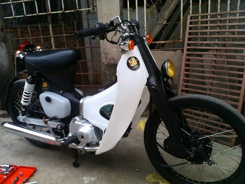 Honda Cub độ cực chất với phong cách Bobber - ảnh 3