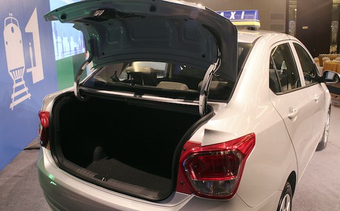 Xe sedan rẻ nhất Việt Nam ra mắt - ảnh 3