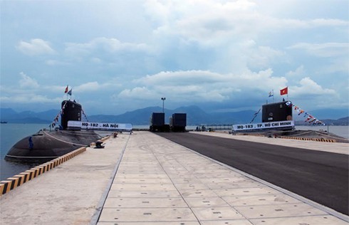 Hình ảnh 3 tàu ngầm Kilo trực chiến ngày Tết tại Cam Ranh - ảnh 2