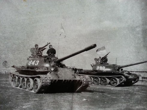 Những dấu vết đặc biệt trên xe tăng 390 - ảnh 4