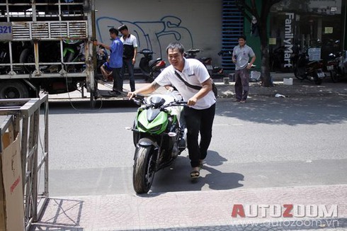 Lô xe máy Kawasaki chính hãng đầu tiên về Việt Nam - ảnh 4