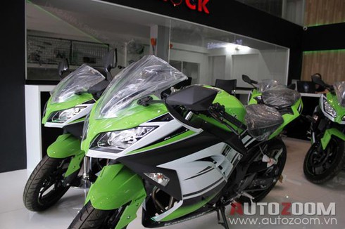 Lô xe máy Kawasaki chính hãng đầu tiên về Việt Nam - ảnh 1
