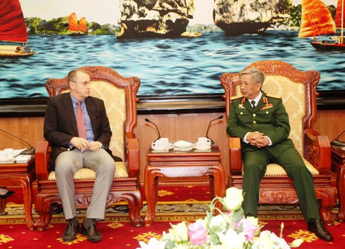Hoa Kỳ sẽ nỗ lực đẩy mạnh quan hệ hợp tác và quốc phòng với Việt Nam - ảnh 2
