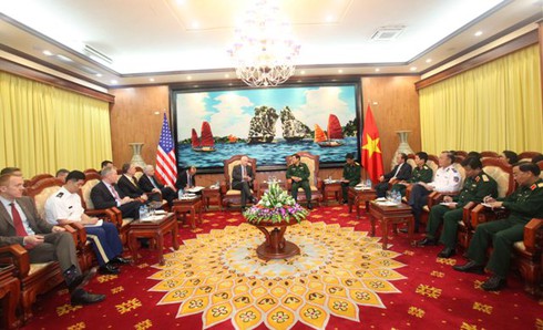 Thượng nghị sỹ Hoa Kỳ John McCain thăm Bộ Quốc phòng Việt Nam - ảnh 3
