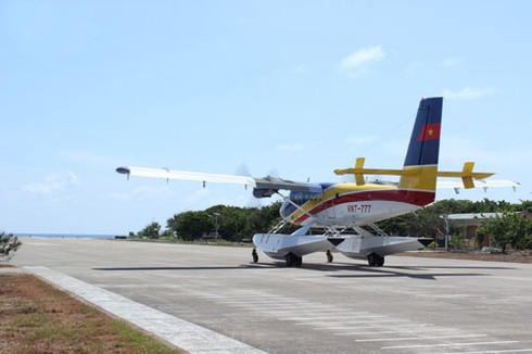 Dàn máy bay tuần tra cánh bằng của VN hạ cánh xuống Trường Sa - ảnh 8