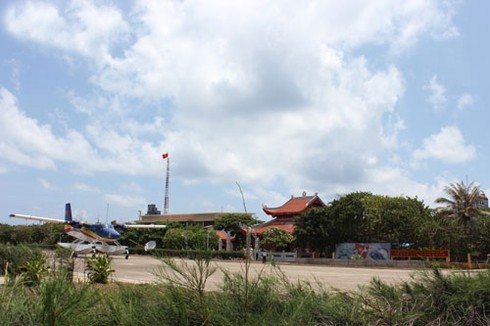 Dàn máy bay tuần tra cánh bằng của VN hạ cánh xuống Trường Sa - ảnh 9