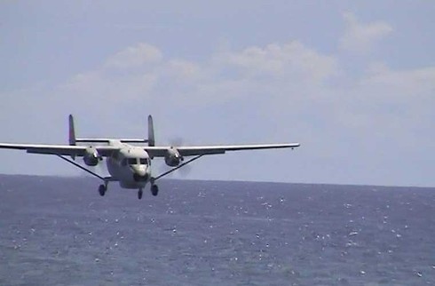 Dàn máy bay tuần tra cánh bằng của VN hạ cánh xuống Trường Sa - ảnh 2