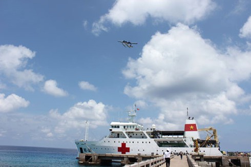 Dàn máy bay tuần tra cánh bằng của VN hạ cánh xuống Trường Sa - ảnh 10