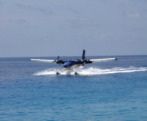 Dàn máy bay tuần tra cánh bằng của VN hạ cánh xuống Trường Sa - ảnh 12