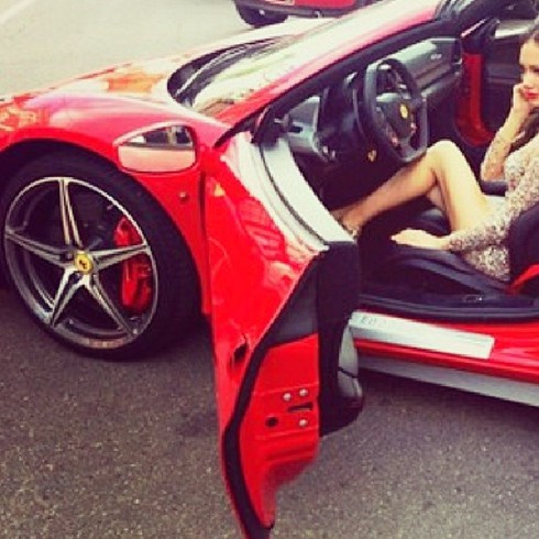 Khi hội các tiểu thư con nhà giàu Dubai chơi xe - ảnh 6