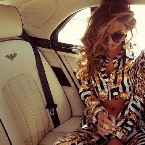 Khi hội các tiểu thư con nhà giàu Dubai chơi xe - ảnh 13