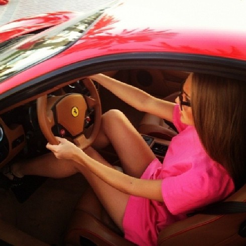 Khi hội các tiểu thư con nhà giàu Dubai chơi xe - ảnh 9