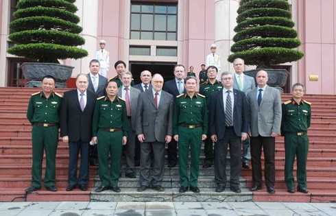 Thượng tướng Trương Quang Khánh tiếp Viện sĩ khoa học Nga - ảnh 3