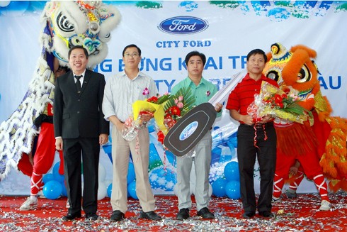 Ford khai trương showroom tại Vũng Tàu, tặng móc khóa vàng cho khách - ảnh 3