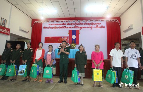 Hình ảnh tình nghĩa của quân đội Việt Nam trên đất Lào - ảnh 6