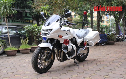 Cận cảnh xe PKL Honda CB400 của BCH Quân sự Hưng Yên - ảnh 3