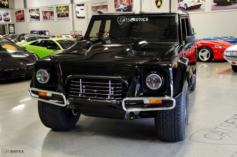Xe quân sự đầu tiên của Lamborghini - LM002 được rao bán - ảnh 1