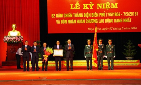 Kỷ niệm trọng thể 62 năm Chiến thắng Điện Biên Phủ - ảnh 1