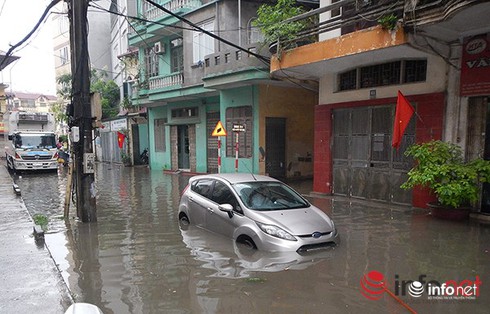 Lái xe qua vùng ngập nước đừng quên những điều này! - ảnh 2