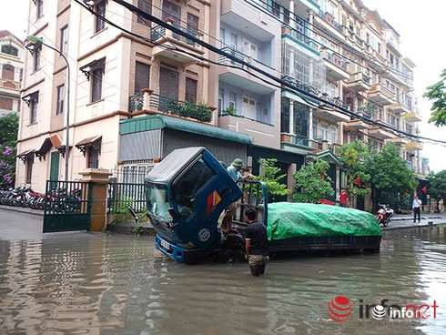 Lái xe qua vùng ngập nước đừng quên những điều này! - ảnh 4