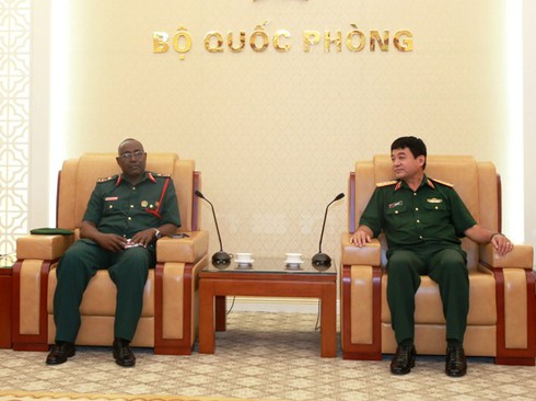Phó Giám đốc Đại học Quốc phòng Tandania thăm Bộ Tổng tham mưu QĐND Việt Nam - ảnh 2