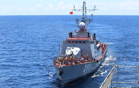 Các lực lượng Hải quân đã triển khai tìm kiếm máy bay CASA 8983 thế nào? - ảnh 1