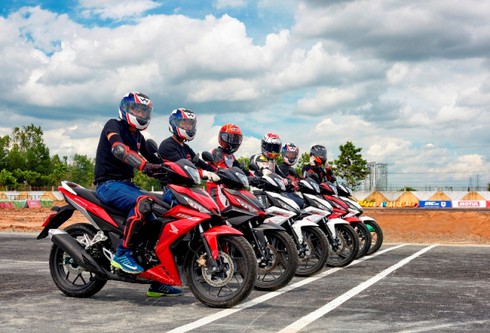 Chùm ảnh các tay đua Giải Honda Việt Nam 2016 thi đấu tưng bừng tại Bình Dương - ảnh 16