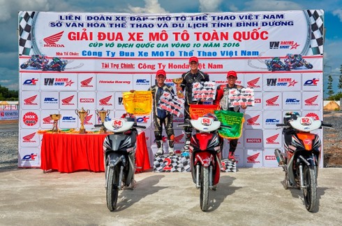 Chùm ảnh các tay đua Giải Honda Việt Nam 2016 thi đấu tưng bừng tại Bình Dương - ảnh 18