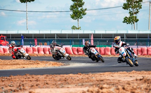 Chùm ảnh các tay đua Giải Honda Việt Nam 2016 thi đấu tưng bừng tại Bình Dương - ảnh 6
