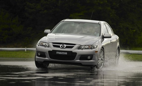 Những chiếc xe đáng lái giá dưới 10.000 USD cho đàn ông có gia đình - ảnh 2