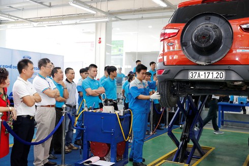 Kỹ thuật viên 21 đại lý Ford đua tài