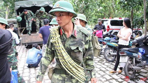 Lực lượng hàng trăm người lên núi tìm trực thăng EC-130 gặp nạn - ảnh 6