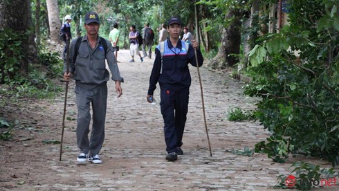 Lực lượng hàng trăm người lên núi tìm trực thăng EC-130 gặp nạn - ảnh 7