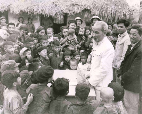 Hình ảnh gần gũi của Bác Hồ qua những ca khúc đi cùng năm tháng - ảnh 2