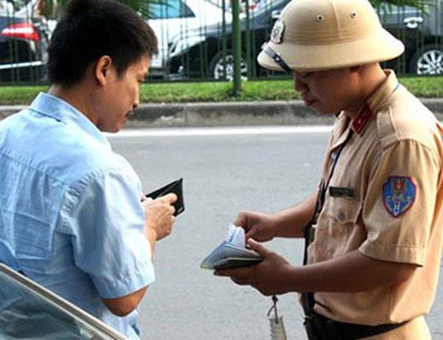 Phạt 19 trường hợp làm thủ tục sang tên muộn - ảnh 1