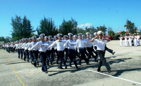 Chiến hạm Đinh Tiên Hoàng và Lý Thái Tổ hợp luyện chiến đấu 2013 - ảnh 1