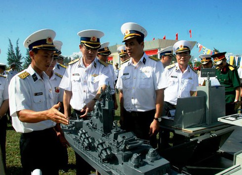 Chiến hạm Đinh Tiên Hoàng và Lý Thái Tổ hợp luyện chiến đấu 2013 - ảnh 4