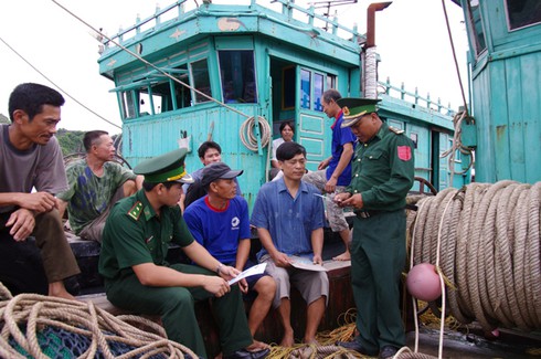 Phó Chủ tịch nước trao danh hiệu Anh hùng LLVTND cho Đồn biên phòng Cát Bà - ảnh 1