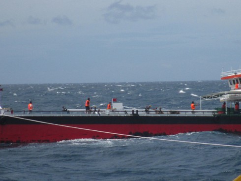 Cảnh sát biển vùng 3 cứu nạn tàu Indonesia trôi dạt trên biển - ảnh 2