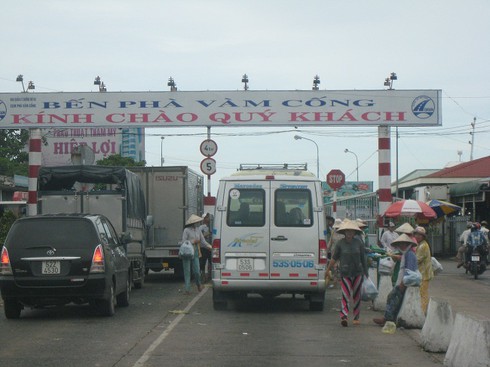 Ăn chặn tiền của tài xế, 5 cán bộ bị cách chức và sa thải - ảnh 1