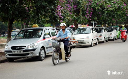 Hà Nội sẽ thu hồi phù hiệu của 15 hãng taxi - ảnh 1