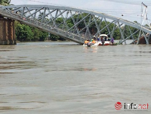 Vụ sập cầu Gềnh: Kịp thời ngăn chặn một đoàn tàu đang lao đến - ảnh 1