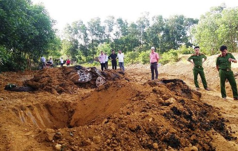 Phó Thủ tướng yêu cầu kiểm tra vụ chôn 100 tấn chất thải của Formosa - ảnh 1