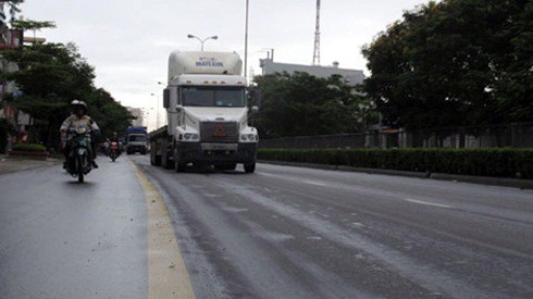 Để quốc lộ 5 hằn lún kéo dài gần 5km, nhà đầu tư bị dọa dừng thu phí - ảnh 1