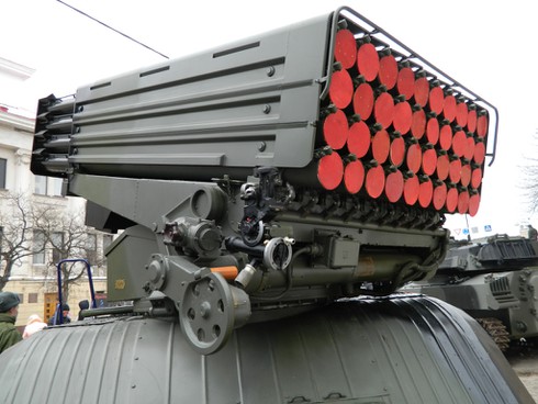 Uy lực khủng khiếp của pháo phản lực bắn loạt